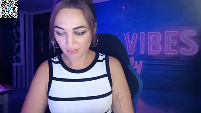 Snapshot of Blonde_Temptation chatting on September 14, 7:24 pm Blonde Temptation online show from September 14, 7:24 pm