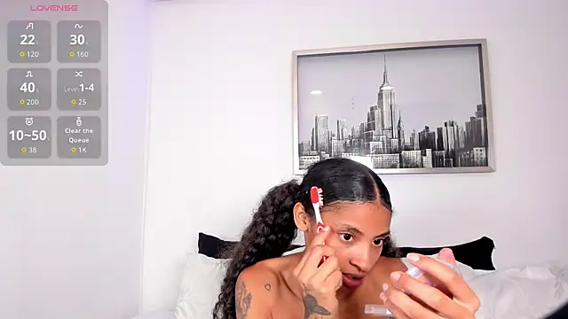 sarah ashbourne online show from November 4, 1:32 pm