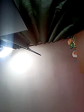 Snapshot of Lady_16 chatting on October 17, 1:57 pm Lady 16 online show from October 17, 1:57 pm