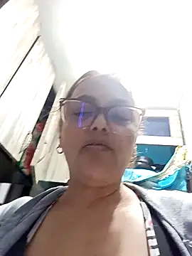 Snapshot of Lady_16 chatting on December 18, 10:27 pm Lady 16 online show from December 18, 10:27 pm