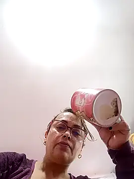 Snapshot of Lady_16 chatting on February 6, 10:13 pm Lady 16 online show from February 6, 10:13 pm