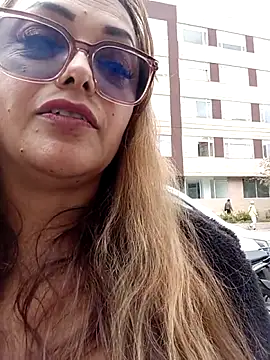 Snapshot of Lady_16 chatting on February 14, 6:37 pm Lady 16 online show from February 14, 6:37 pm