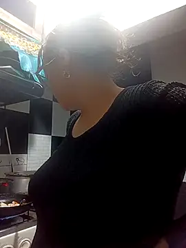 Snapshot of Lady_16 chatting on February 21, 2:34 am Lady 16 online show from February 21, 2:34 am