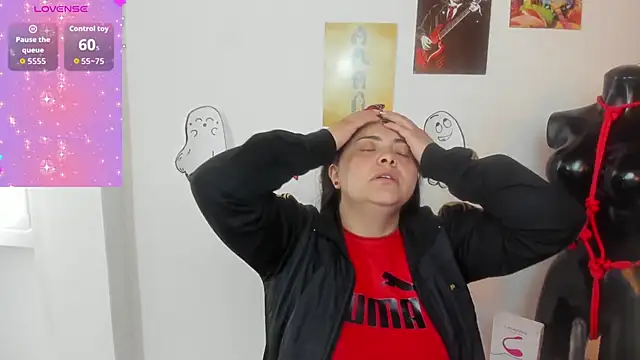 TifanyAmazinng online show from October 3, 2:03 pm