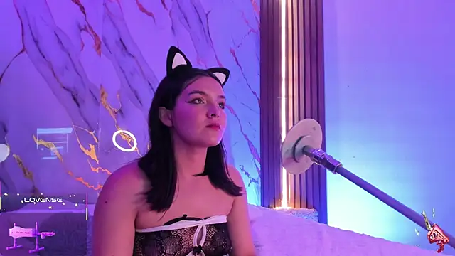 Snapshot of alicecute77 chatting on October 20, 2:23 am alicecute77 online show from October 20, 2:23 am