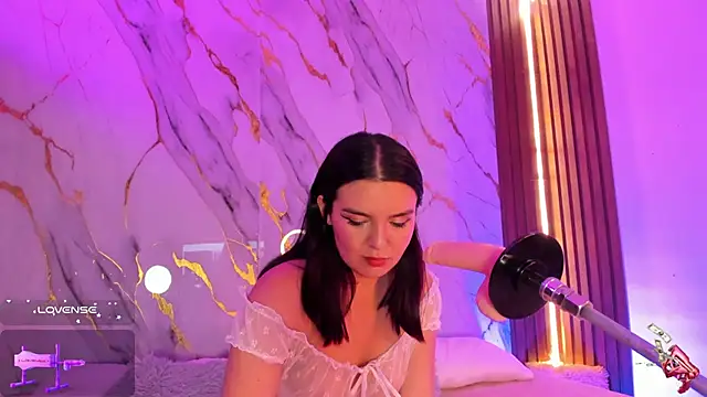 Snapshot of alicecute77 chatting on October 28, 2:26 am alicecute77 online show from October 28, 2:26 am