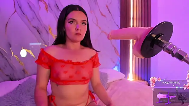 Snapshot of alicecute77 chatting on November 4, 7:57 pm alicecute77 online show from November 4, 7:57 pm