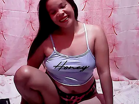Snapshot of Sexylyka30 chatting on August 1, 1:43 pm Sexylyka30 online show from August 1, 1:43 pm