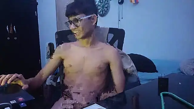 Snapshot of ElverCol chatting on February 21, 5:52 am ElverCol online show from February 21, 5:52 am