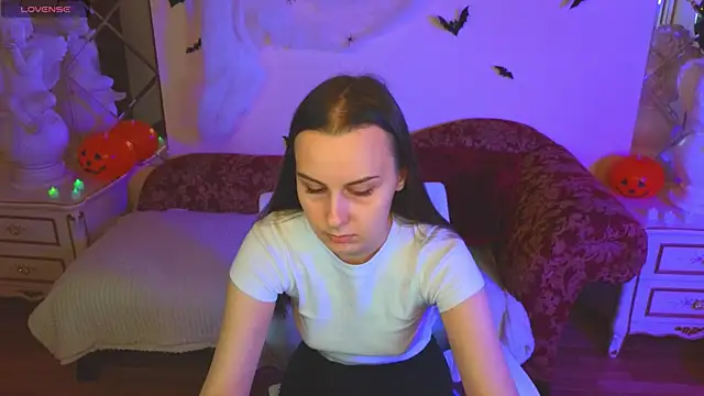 Kelly Cartier online show from October 17, 12:30 pm