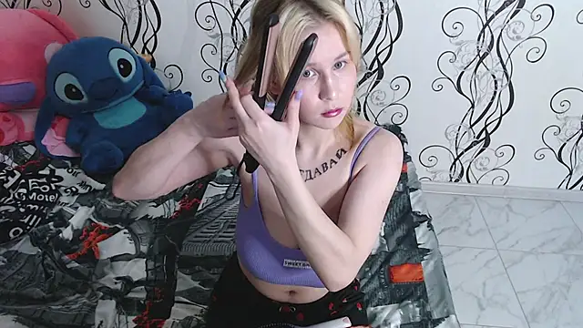 RoyAngela online show from April 8, 11:05 pm