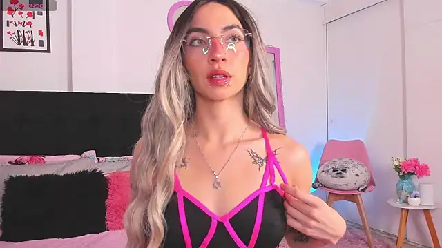 Snapshot of Aryane_art_ chatting on November 5, 11:38 pm Aryane art online show from November 5, 11:38 pm