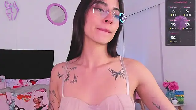 Snapshot of Aryane_art_ chatting on November 12, 9:14 pm Aryane art online show from November 12, 9:14 pm