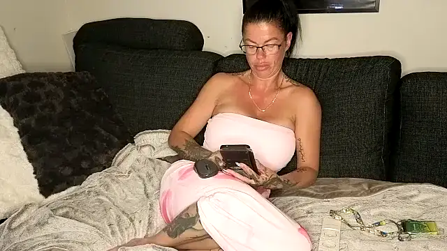 sexygilf82 online show from June 8, 7:36 pm