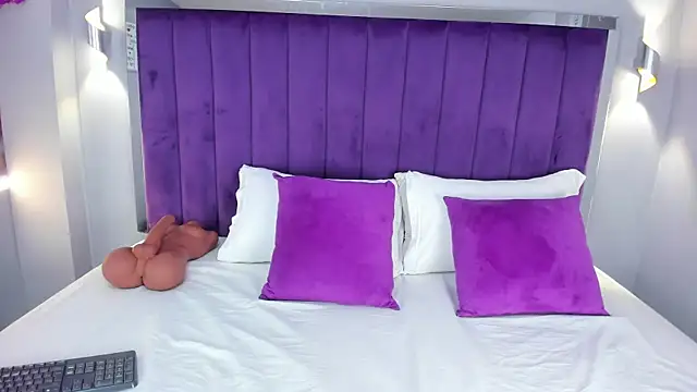 ElaraDusk online show from October 22, 4:46 am