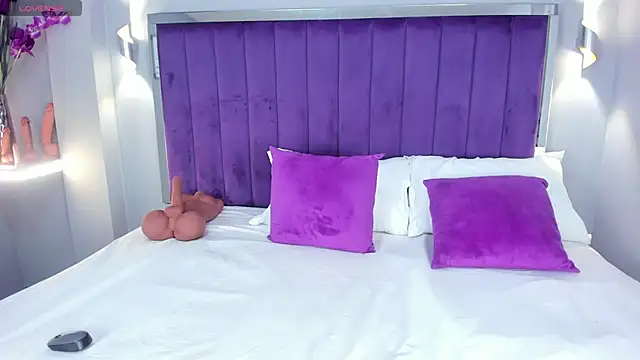 ElaraDusk online show from October 24, 4:31 am