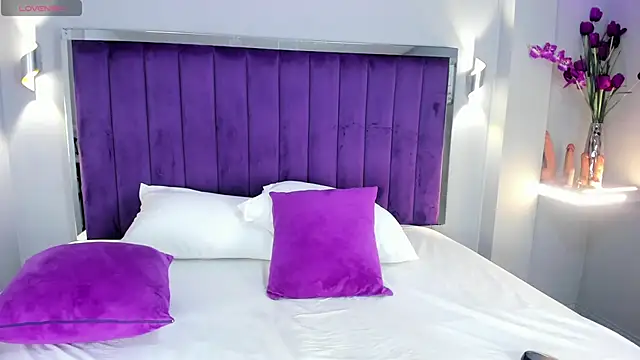 ElaraDusk online show from October 25, 4:31 am