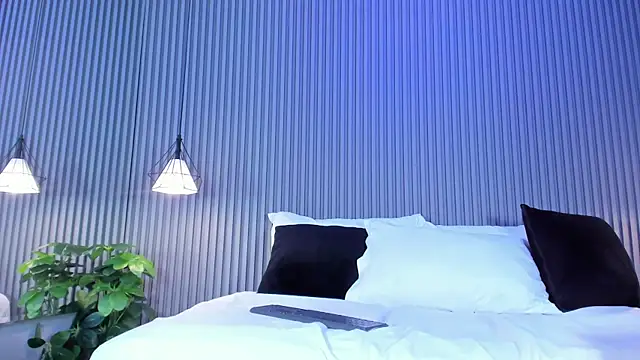 ElaraDusk online show from November 30, 4:49 am