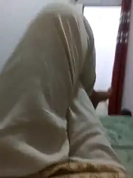 Snapshot of Anamika-singhania chatting on November 13, 5:45 pm Anamika-singhania online show from November 13, 5:45 pm