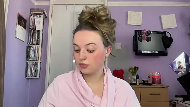 Snapshot of SexySashaxox chatting on October 25, 2:02 pm SexySashaxox online show from October 25, 2:02 pm