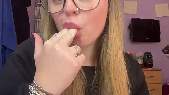 SexySashaxox online show from February 18, 7:32 pm