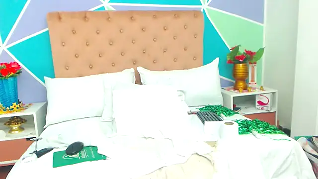 Morenaza6420 online show from April 6, 10:00 pm