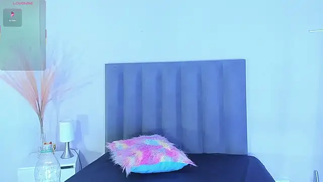 KendraChavez  online show from December 17, 9:21 pm