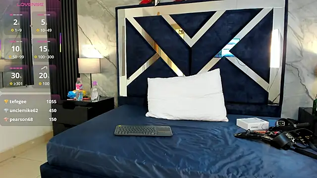 Snapshot of VioletRose_as chatting on October 24, 7:38 am VioletRose as online show from October 24, 7:38 am