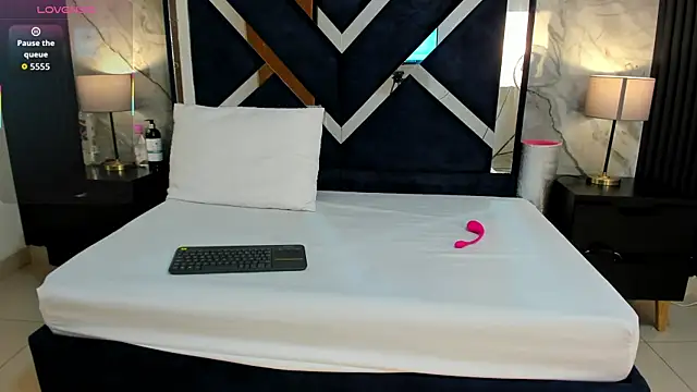 Snapshot of VioletRose_as chatting on October 26, 7:31 pm VioletRose as online show from October 26, 7:31 pm