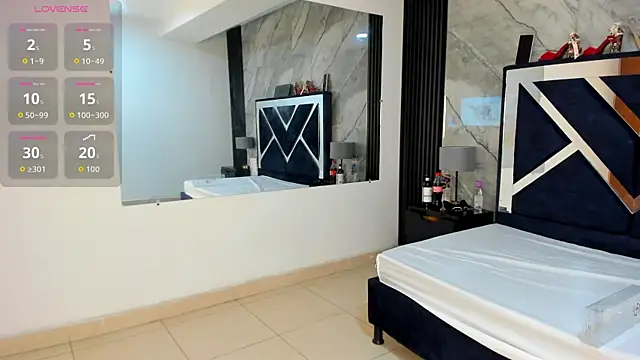 Snapshot of VioletRose_as chatting on October 28, 8:00 pm VioletRose as online show from October 28, 8:00 pm