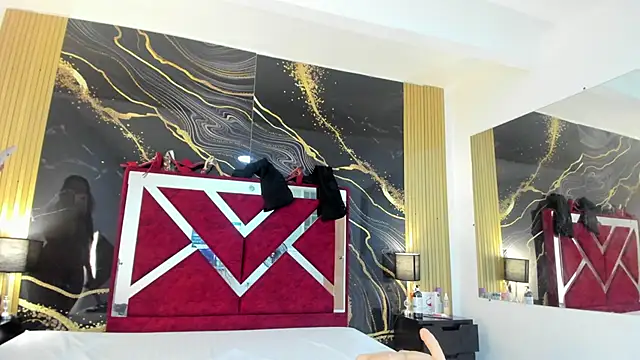 Snapshot of VioletRose_as chatting on November 8, 4:56 am VioletRose as online show from November 8, 4:56 am