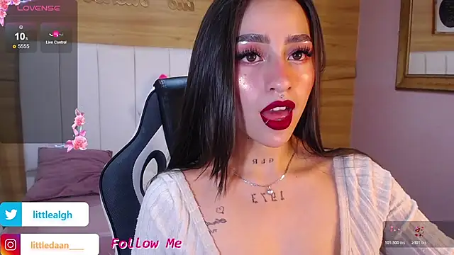 Abril Velvet a  online show from October 22, 7:46 pm