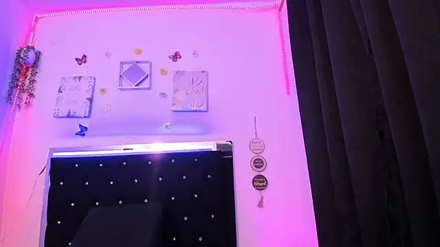 Snapshot of AkariRosetti chatting on October 22, 8:19 pm AkariRosetti online show from October 22, 8:19 pm