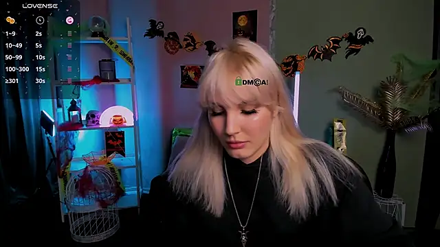 Snapshot of marta_smith chatting on October 24, 7:43 pm marta smith online show from October 24, 7:43 pm