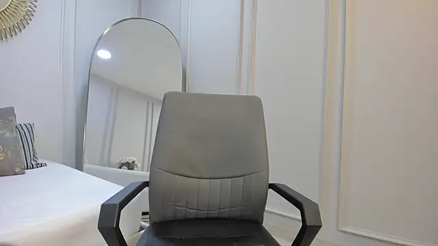 CharlotteBrownn  online show from October 7, 1:25 am