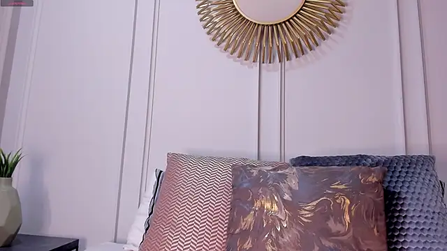 CharlotteBrownn  online show from April 10, 12:27 am