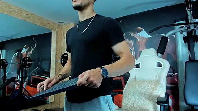 AlessandroKiing online show from April 5, 8:06 pm