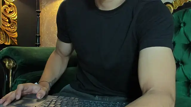 AlessandroKiing online show from July 9, 10:25 pm