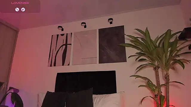 izzyvega   online show from February 3, 2:53 am