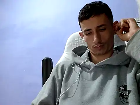 Damartinez27 online show from December 19, 3:30 pm