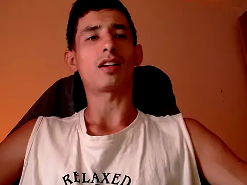 Snapshot of Damartinez27 chatting on July 22, 5:10 am Damartinez27 online show from July 22, 5:10 am
