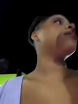 Snapshot of Mia-sensual chatting on October 28, 3:32 am Mia-sensual online show from October 28, 3:32 am