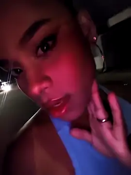 Snapshot of Mia-sensual chatting on November 4, 4:33 am Mia-sensual online show from November 4, 4:33 am