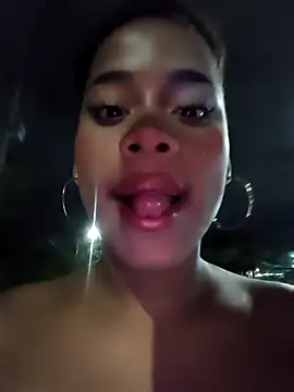 Snapshot of Mia-sensual chatting on November 6, 2:23 am Mia-sensual online show from November 6, 2:23 am