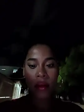 Snapshot of Mia-sensual chatting on November 7, 2:11 am Mia-sensual online show from November 7, 2:11 am