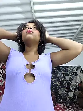 Snapshot of Mia-sensual chatting on November 19, 3:28 am Mia-sensual online show from November 19, 3:28 am