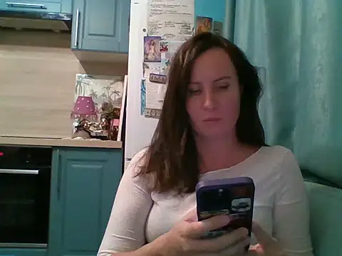 ALICAINWONDERLAND online show from October 27, 5:50 pm