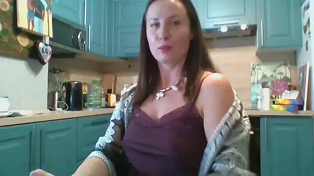 ALICAINWONDERLAND online show from November 8, 4:40 pm