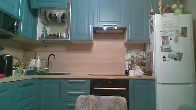 ALICAINWONDERLAND online show from March 29, 5:35 pm