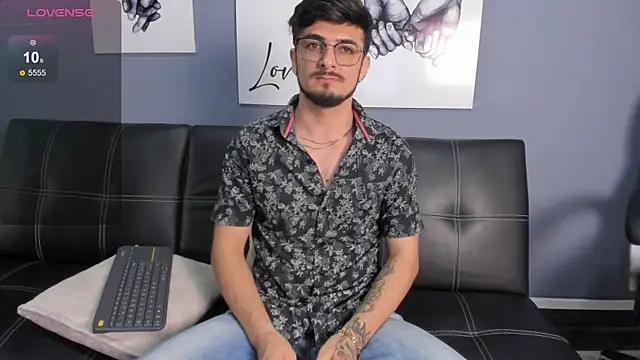 AaronFuentes7 online show from September 12, 7:36 pm